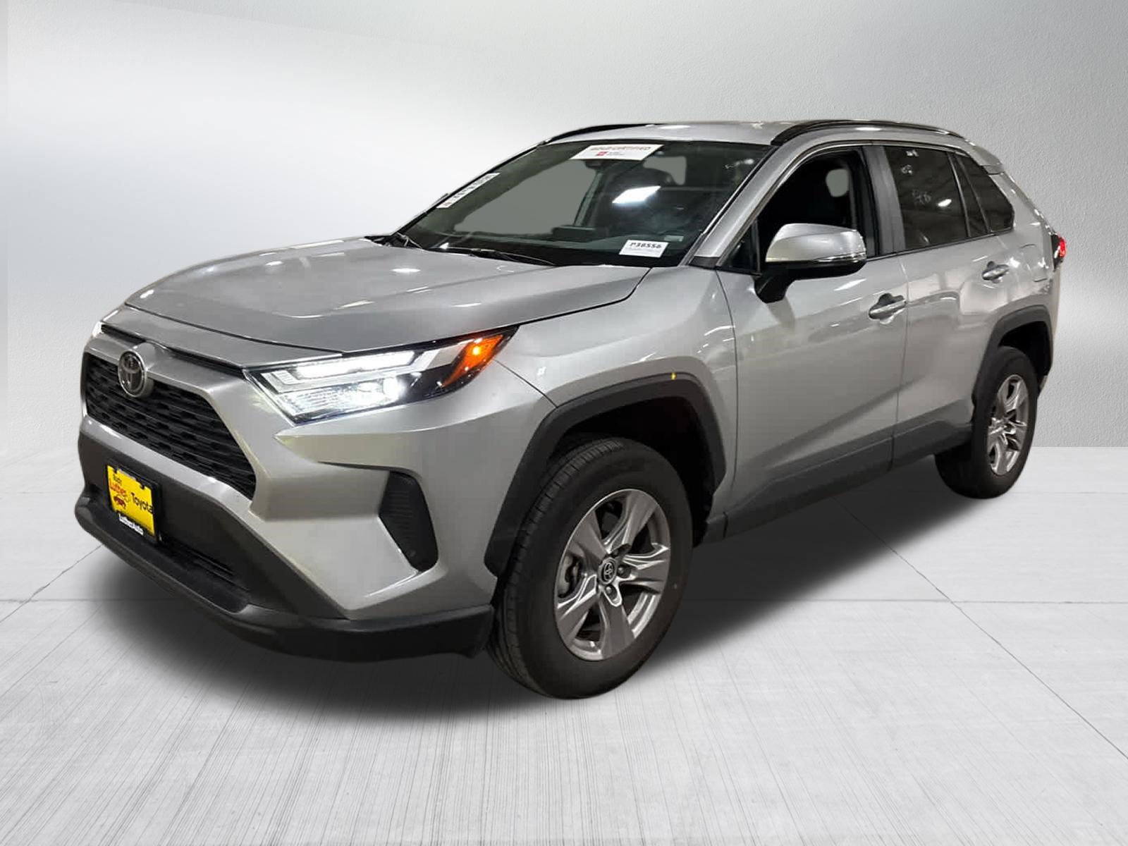 Used 2025 Toyota RAV4 XLE AWD/4WD image 3