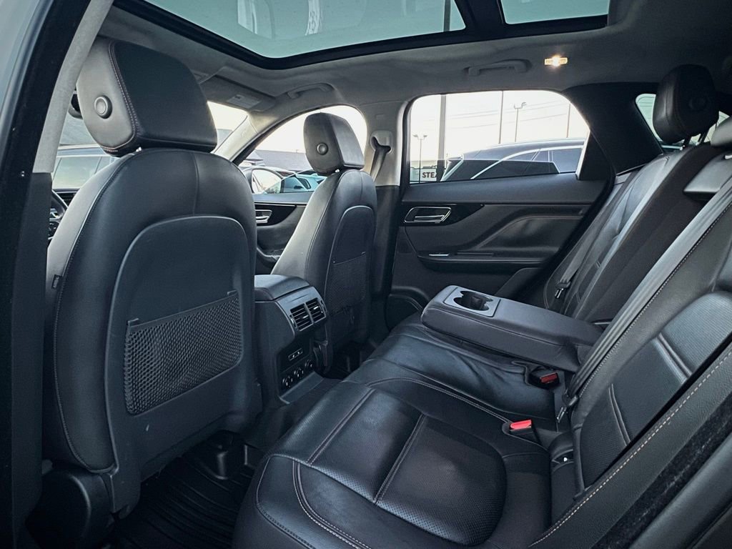Used 2020 Jaguar F-PACE Prestige image 17