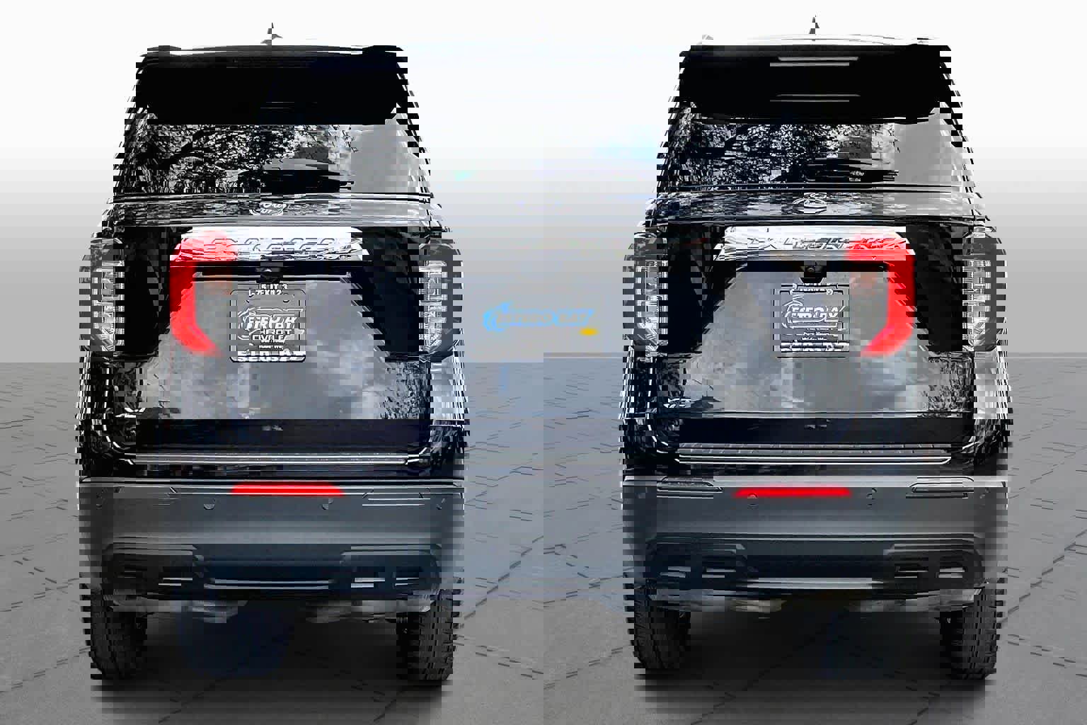 Used 2023 Ford Explorer XLT image 5