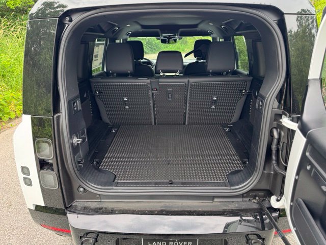 New 2026 Land Rover Defender 110 X-Dynamic SE AWD/4WD image 14
