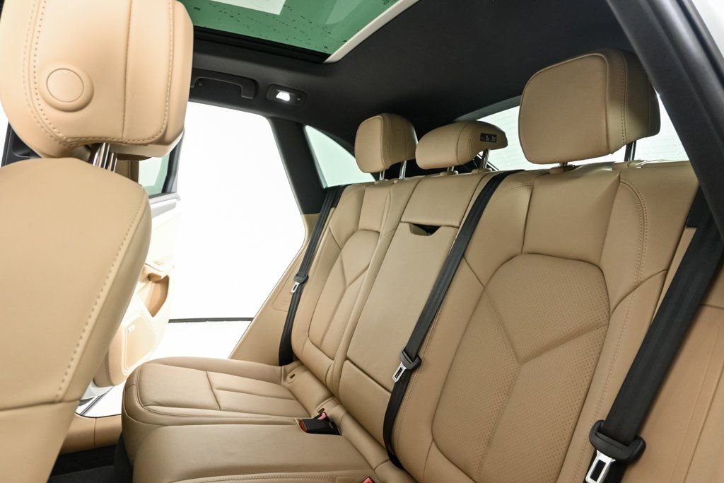 Certified 2025 Porsche Macan image 21