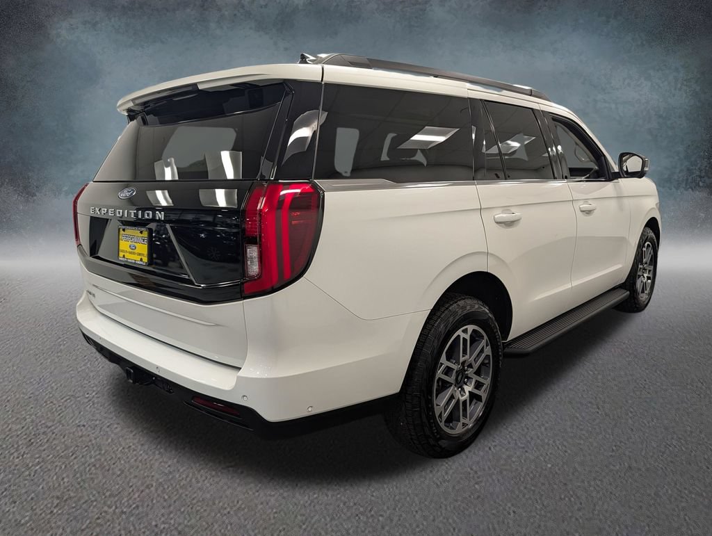 Used 2025 Ford Expedition Active AWD/4WD image 4