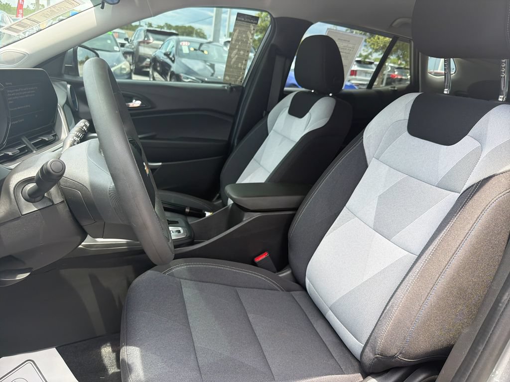 Used 2026 Chevrolet Trax LS w/ LS Convenience Package FWD image 19