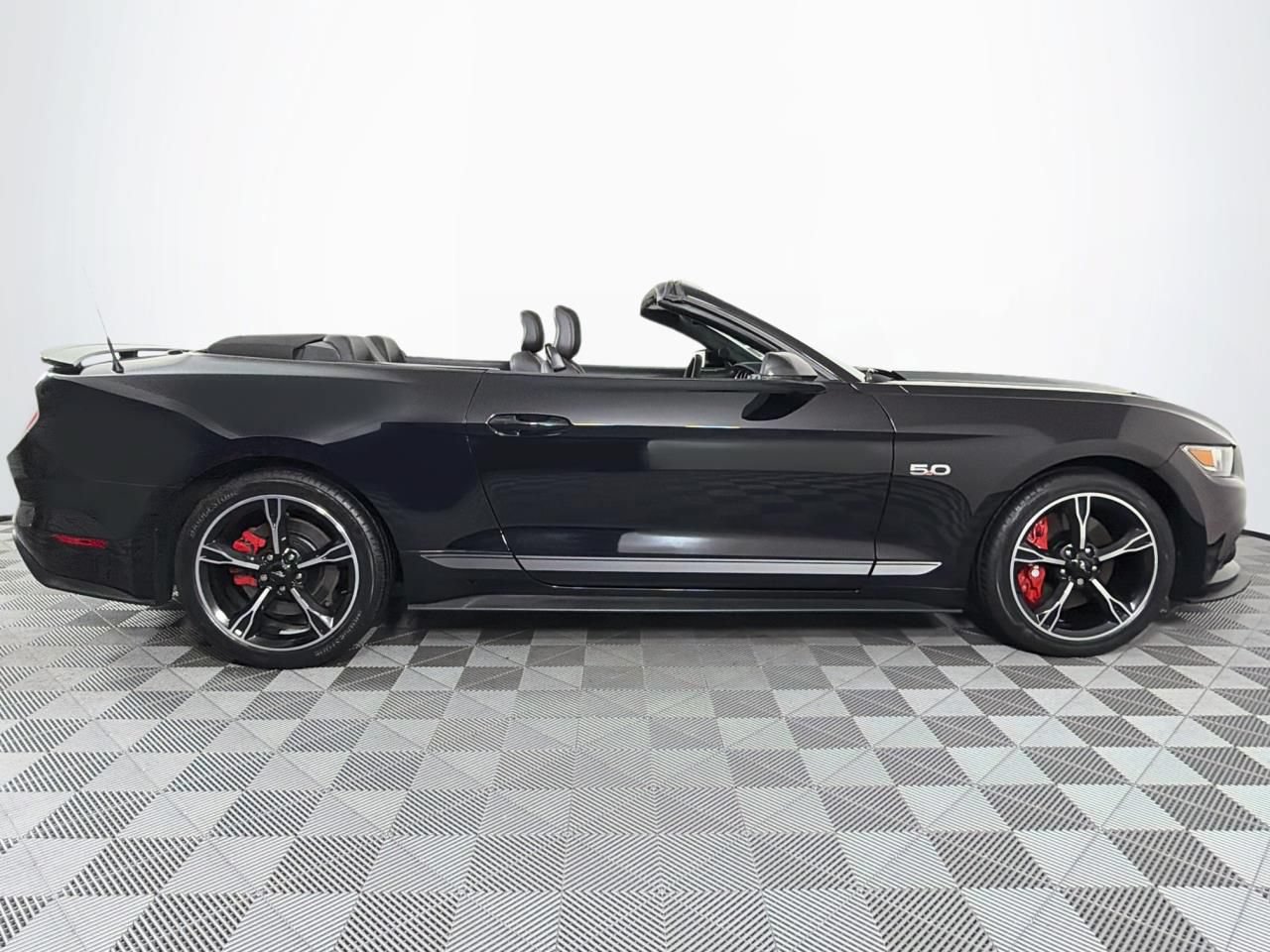 Used 2017 Ford Mustang GT Premium w/ Equipment Group 401A RWD image 33