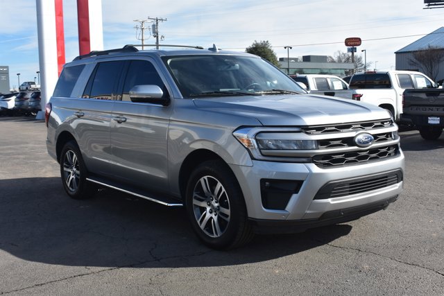 Used 2023 Ford Expedition XLT image 3