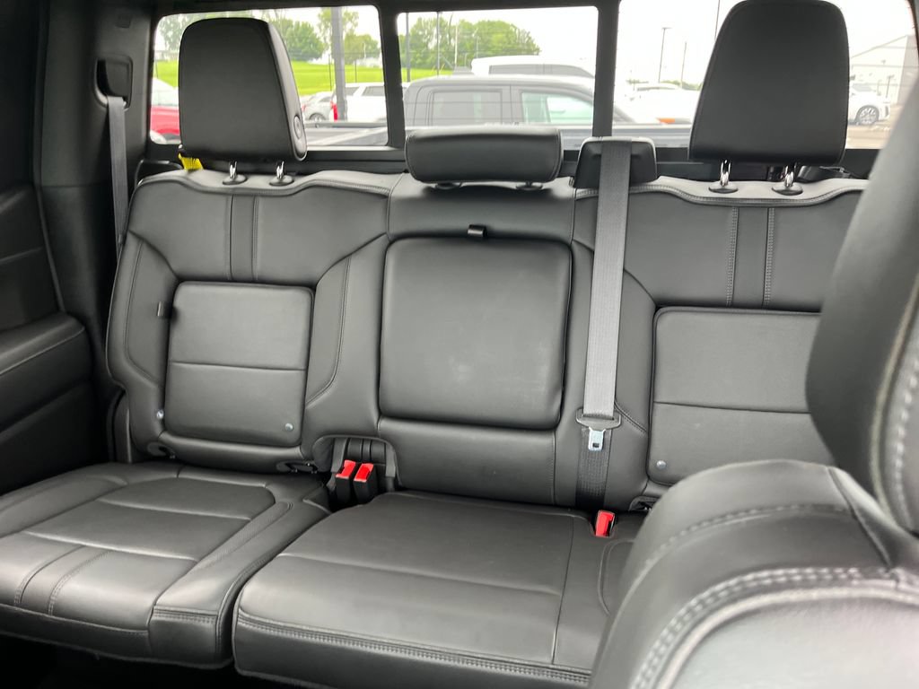 Used 2022 Chevrolet Silverado 1500 High Country w/ Technology Package AWD/4WD image 13