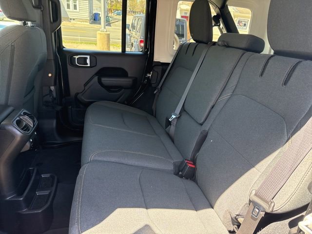 Used 2024 Jeep Wrangler Unlimited w/ Convenience Group AWD/4WD image 30
