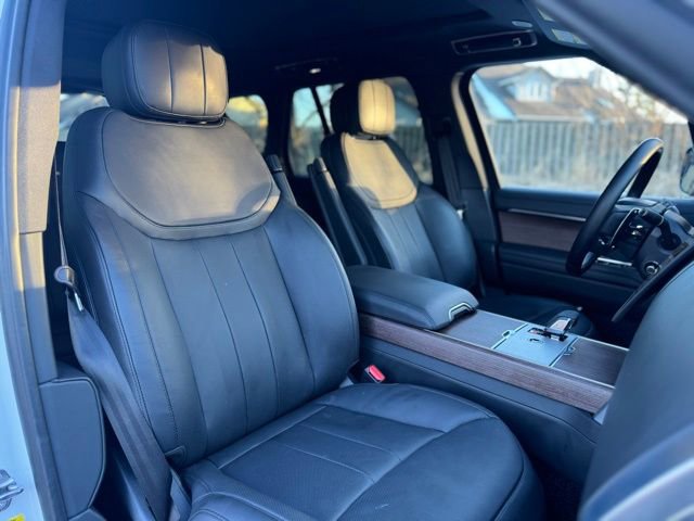 Used 2025 Land Rover Range Rover SE image 20