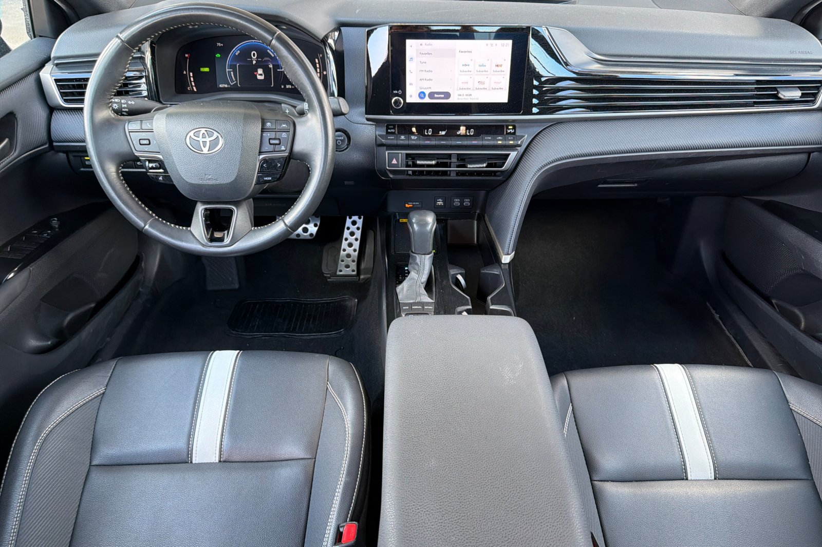 Used 2025 Toyota Camry SE FWD image 17