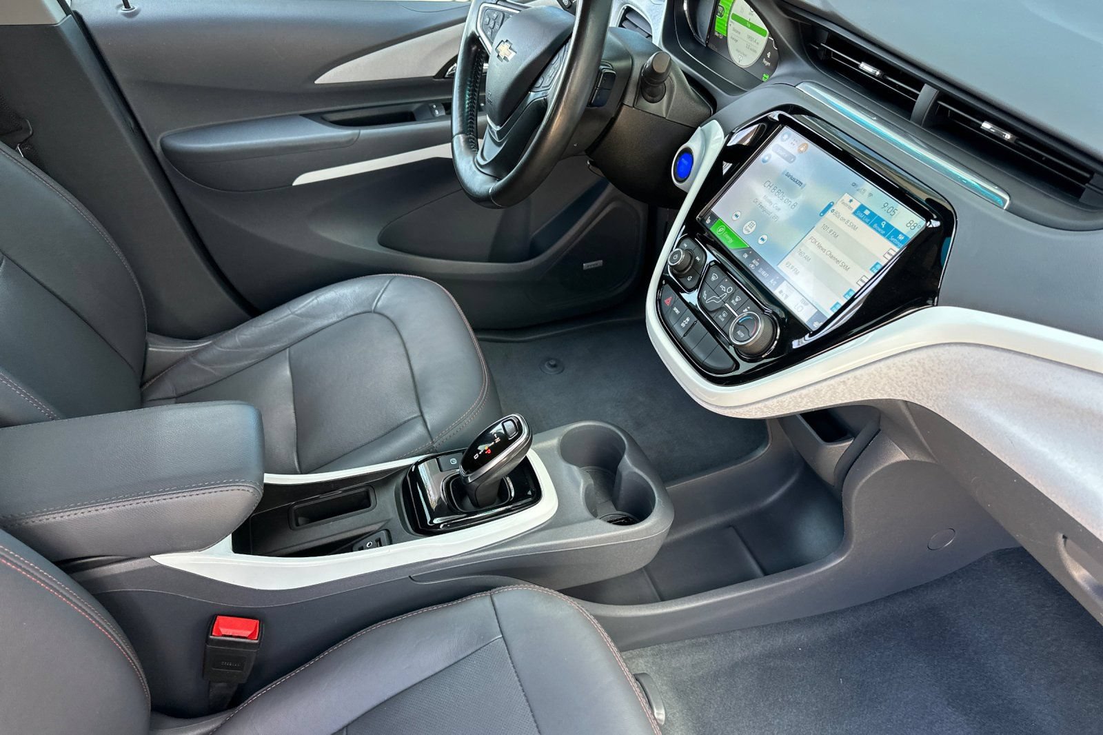 Used 2020 Chevrolet Bolt Premier w/ Infotainment Package FWD image 20
