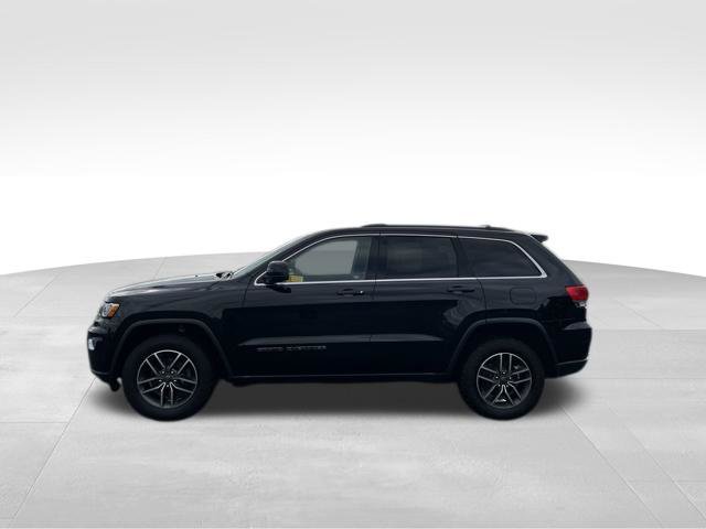 Used 2019 Jeep Grand Cherokee Laredo w/ Security & Convenience Group AWD/4WD image 2