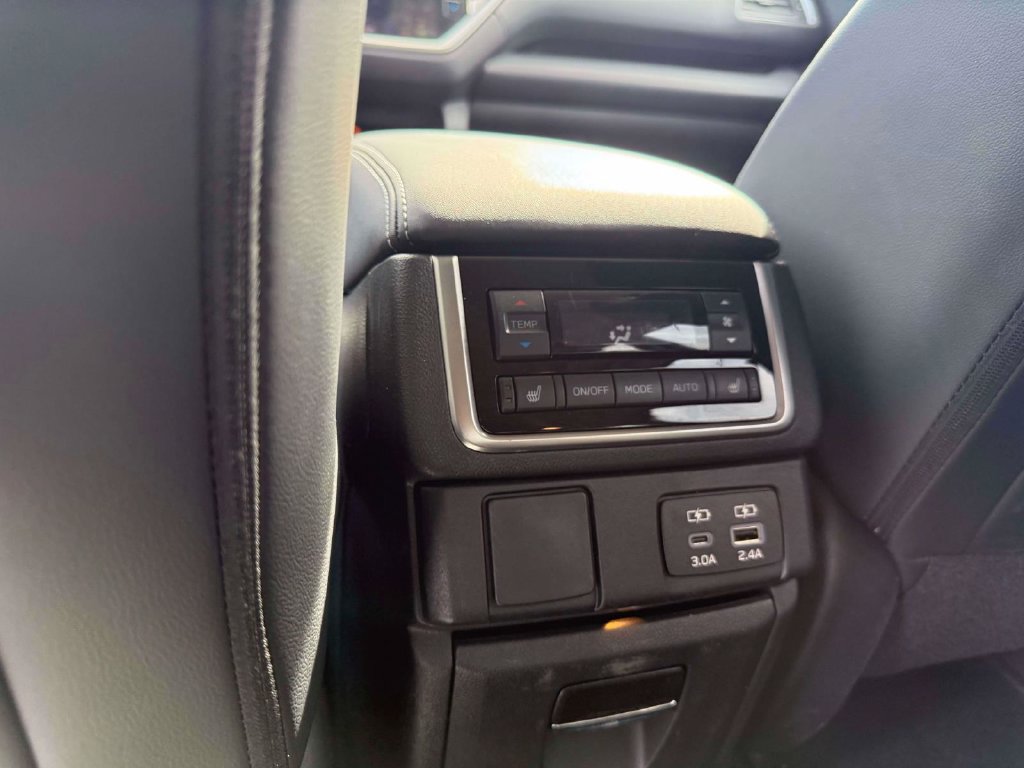 Used 2024 Subaru Ascent Limited AWD/4WD image 14