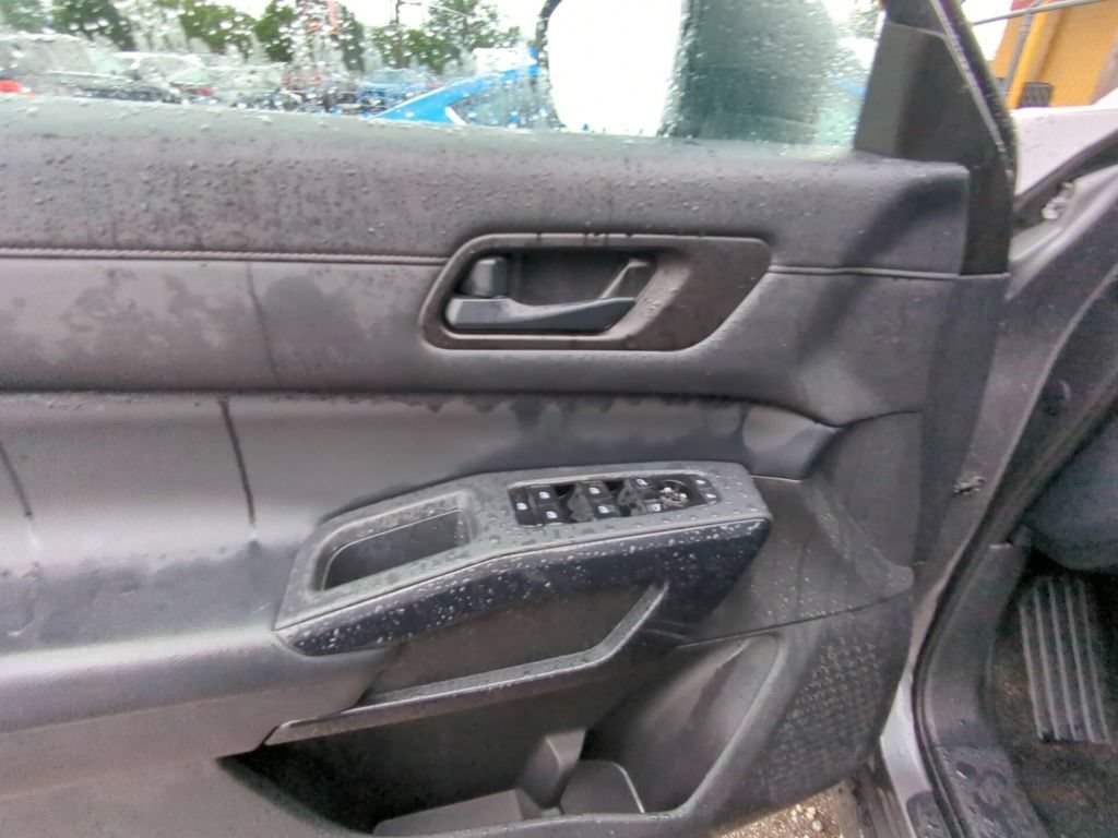 Used 2024 Nissan Pathfinder SV FWD image 8