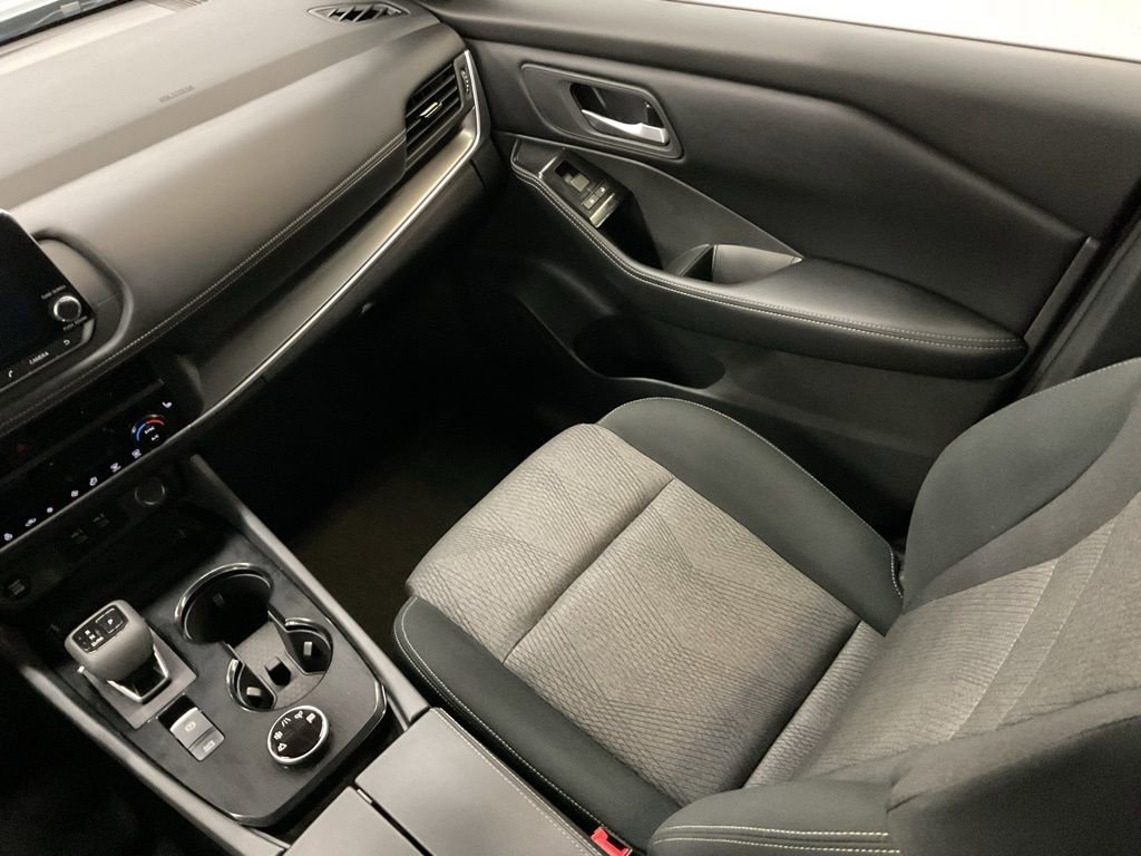 Used 2026 Nissan Rogue SV w/ Cold Weather Package image 17