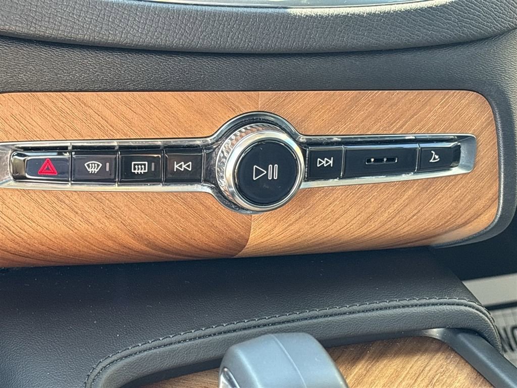 Used 2023 Volvo XC90 T8 Plus AWD/4WD image 17