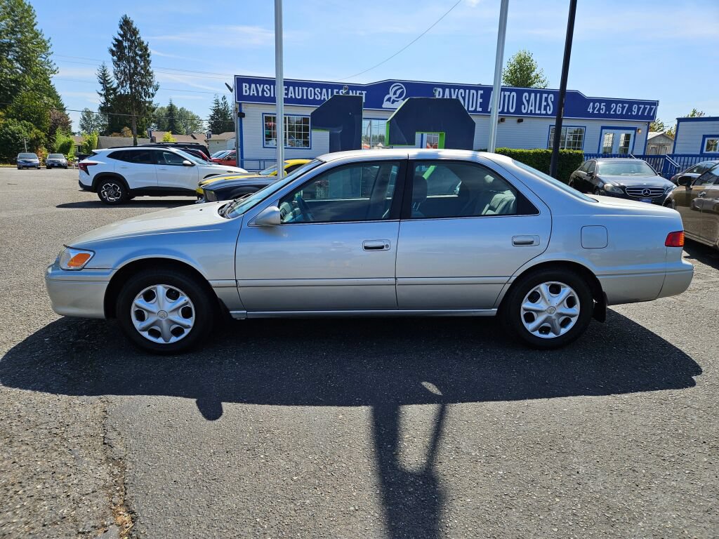 Used 2001 Toyota Camry LE FWD image 2
