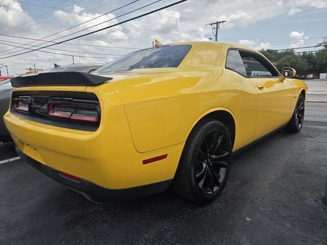 Used 2017 Dodge Challenger R/T w/ Blacktop Package RWD image 19