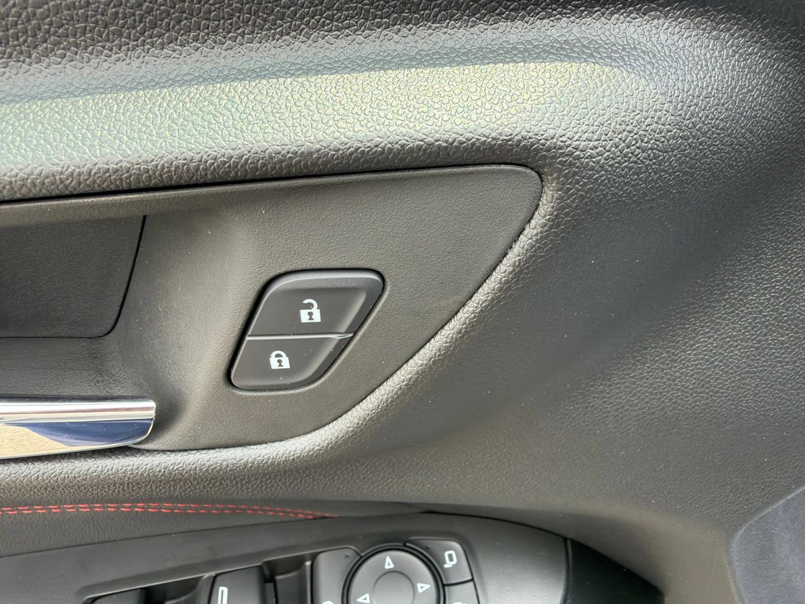 Used 2026 Chevrolet Trax RS w/ Sunroof Package FWD image 12