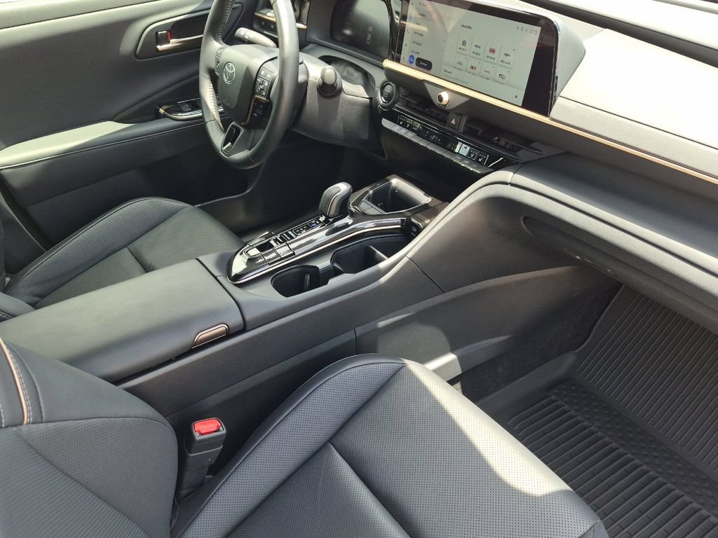 Used 2026 Toyota Crown AWD/4WD image 16