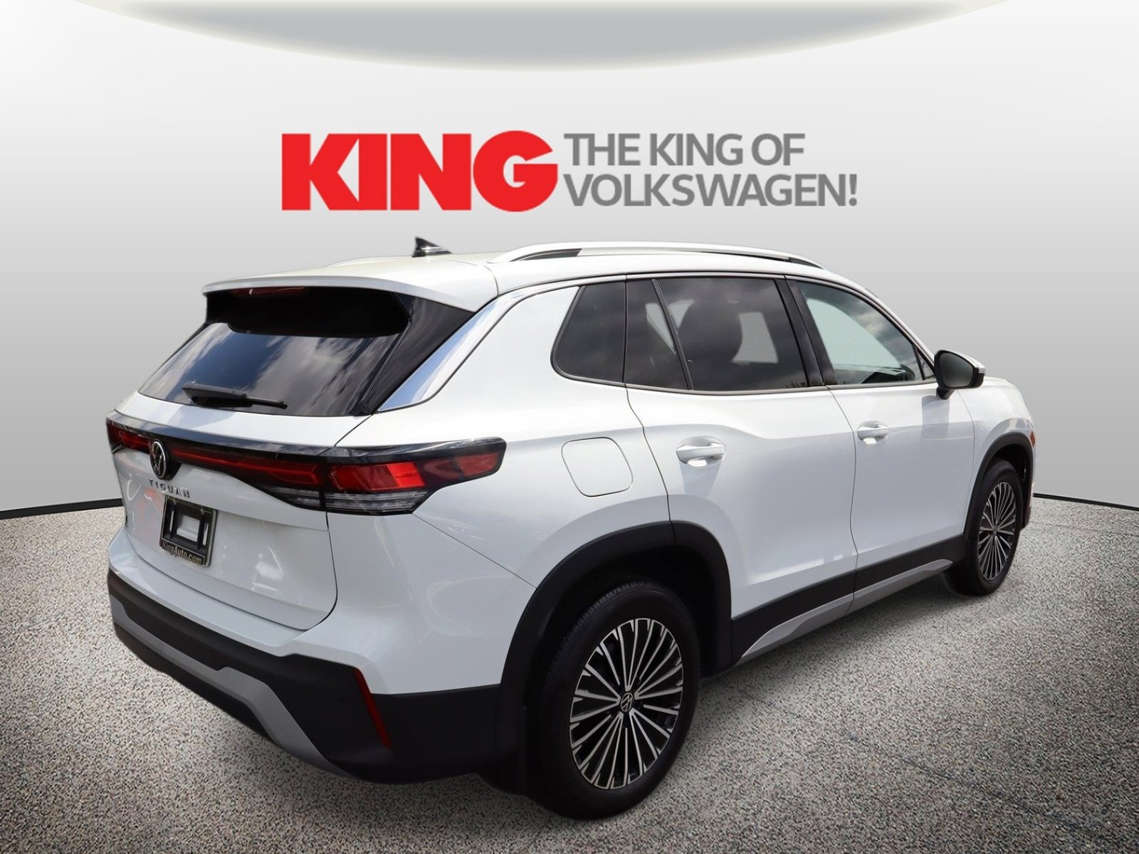 Certified 2025 Volkswagen Tiguan S w/ 18" Wheel Package image 3