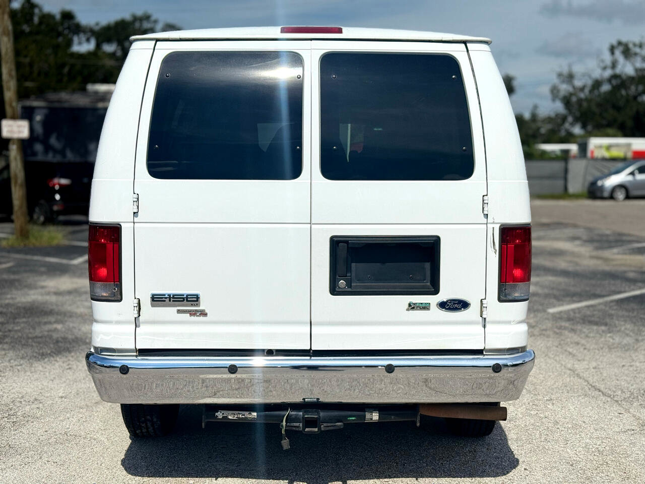 Used 2011 Ford E-150 and Econoline 150 E-150 XL image 4