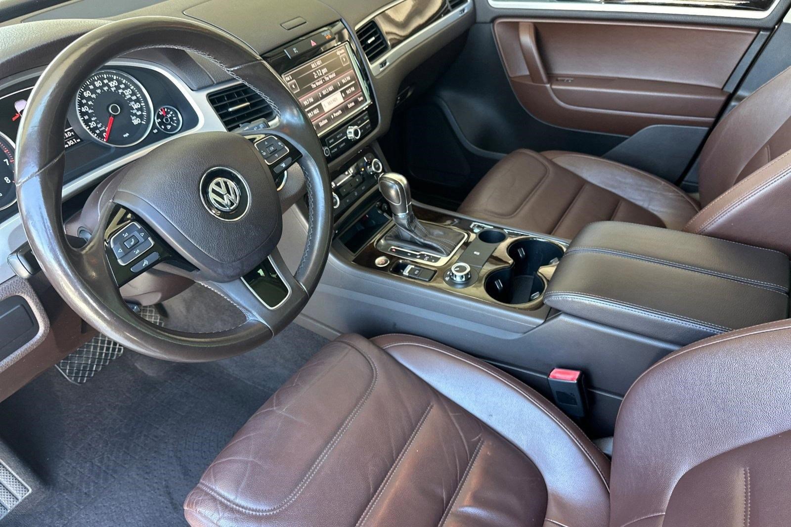 Used 2013 Volkswagen Touareg Executive AWD/4WD image 4
