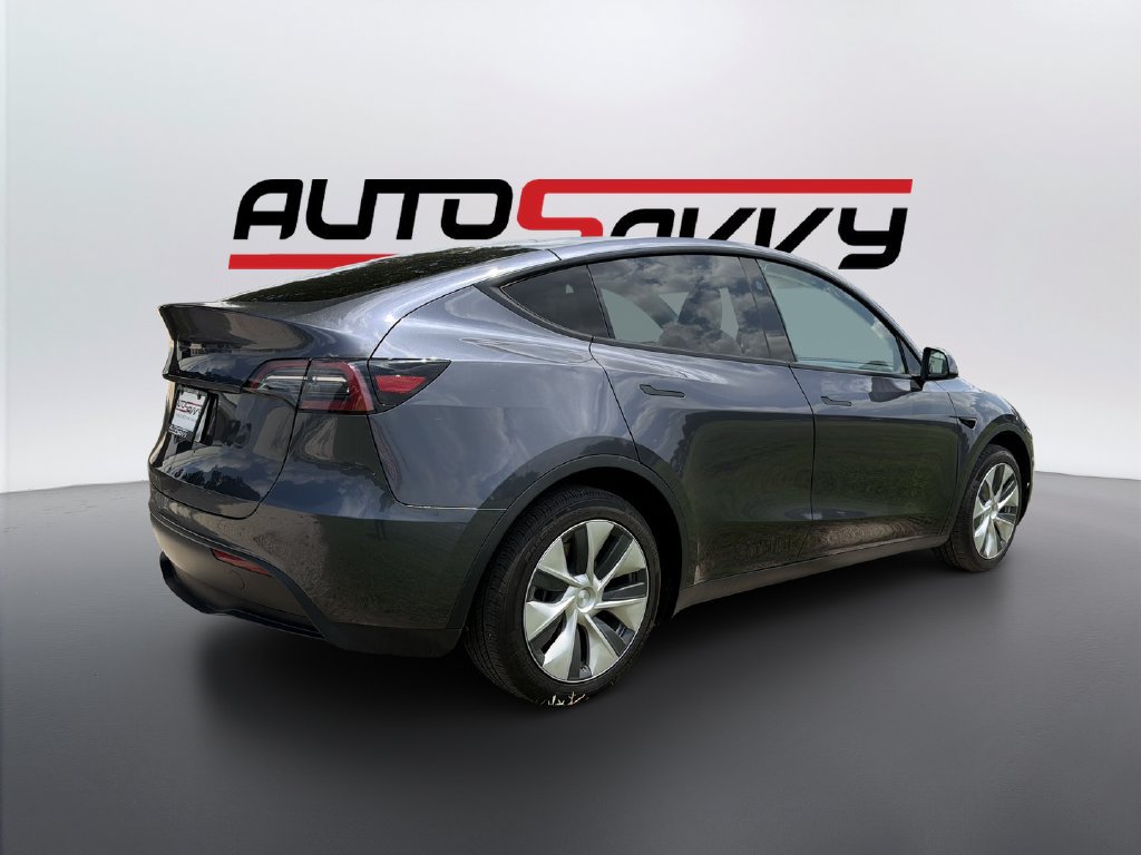 Used 2023 Tesla Model Y 2WD image 5