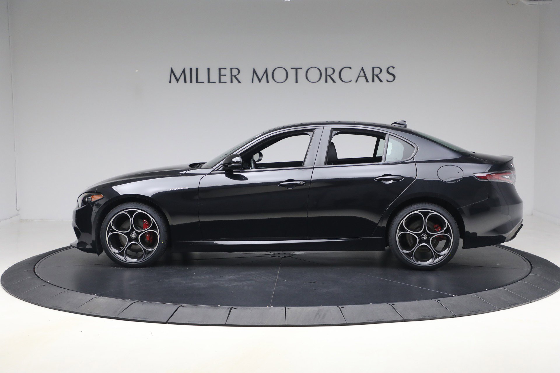 Used 2024 Alfa Romeo Giulia Veloce image 3