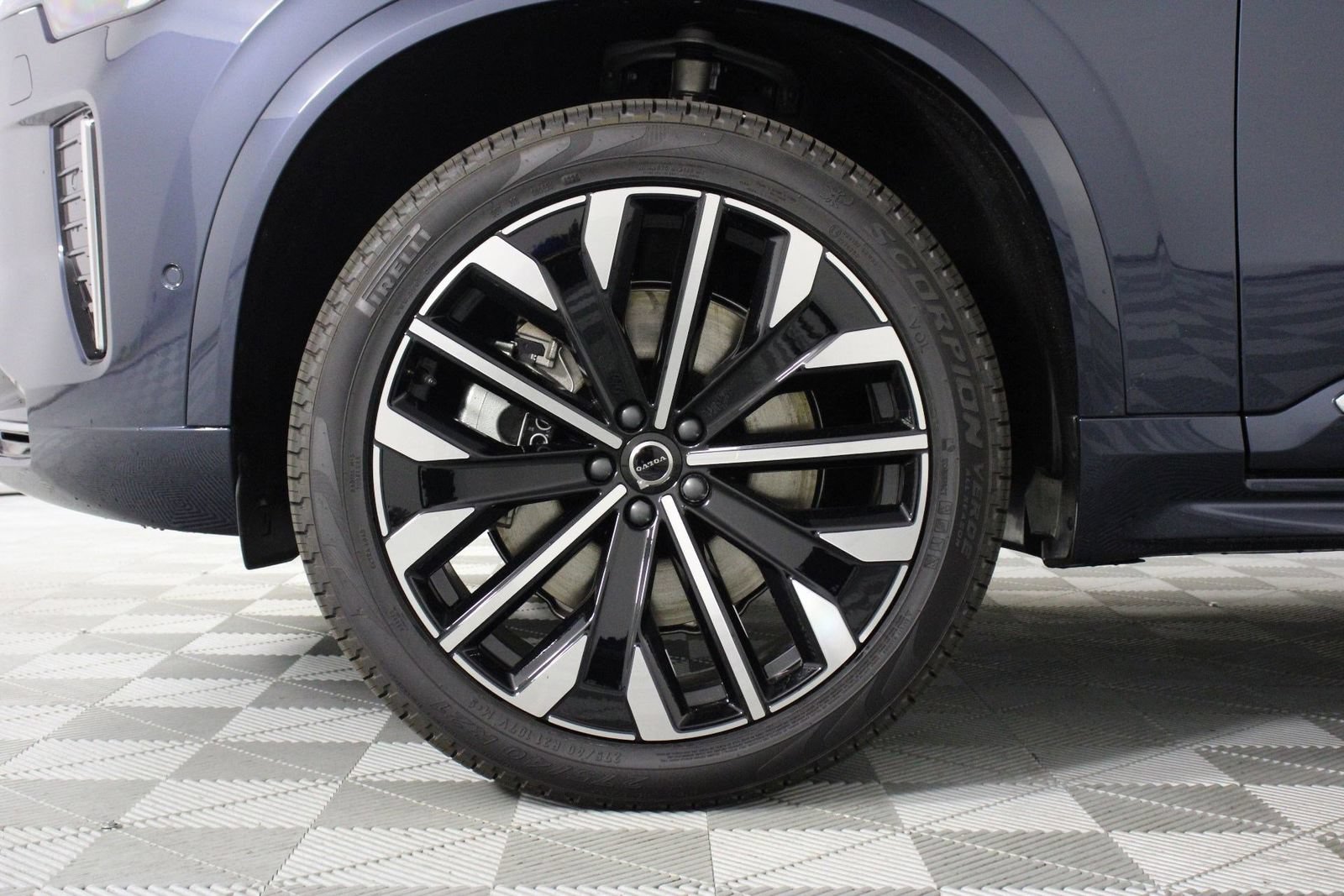 New 2026 Volvo XC90 T8 Ultra w/ Protection Package Premier AWD/4WD image 13