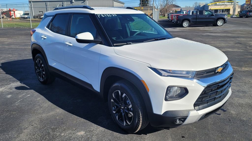 Used 2023 Chevrolet TrailBlazer LT w/ Convenience Package image 2