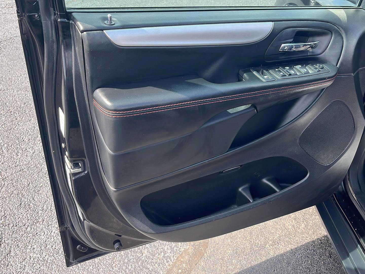 Used 2019 Dodge Grand Caravan GT image 18