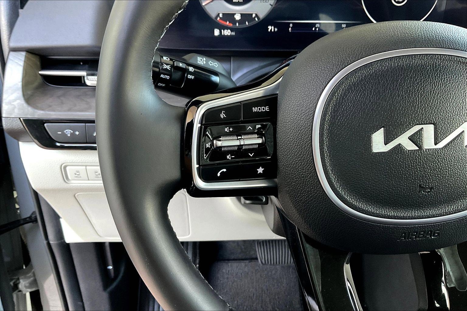 Used 2024 Kia Carnival SX image 11