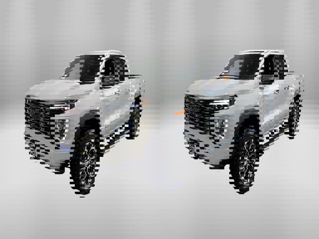 Used 2024 GMC Canyon Denali image 2