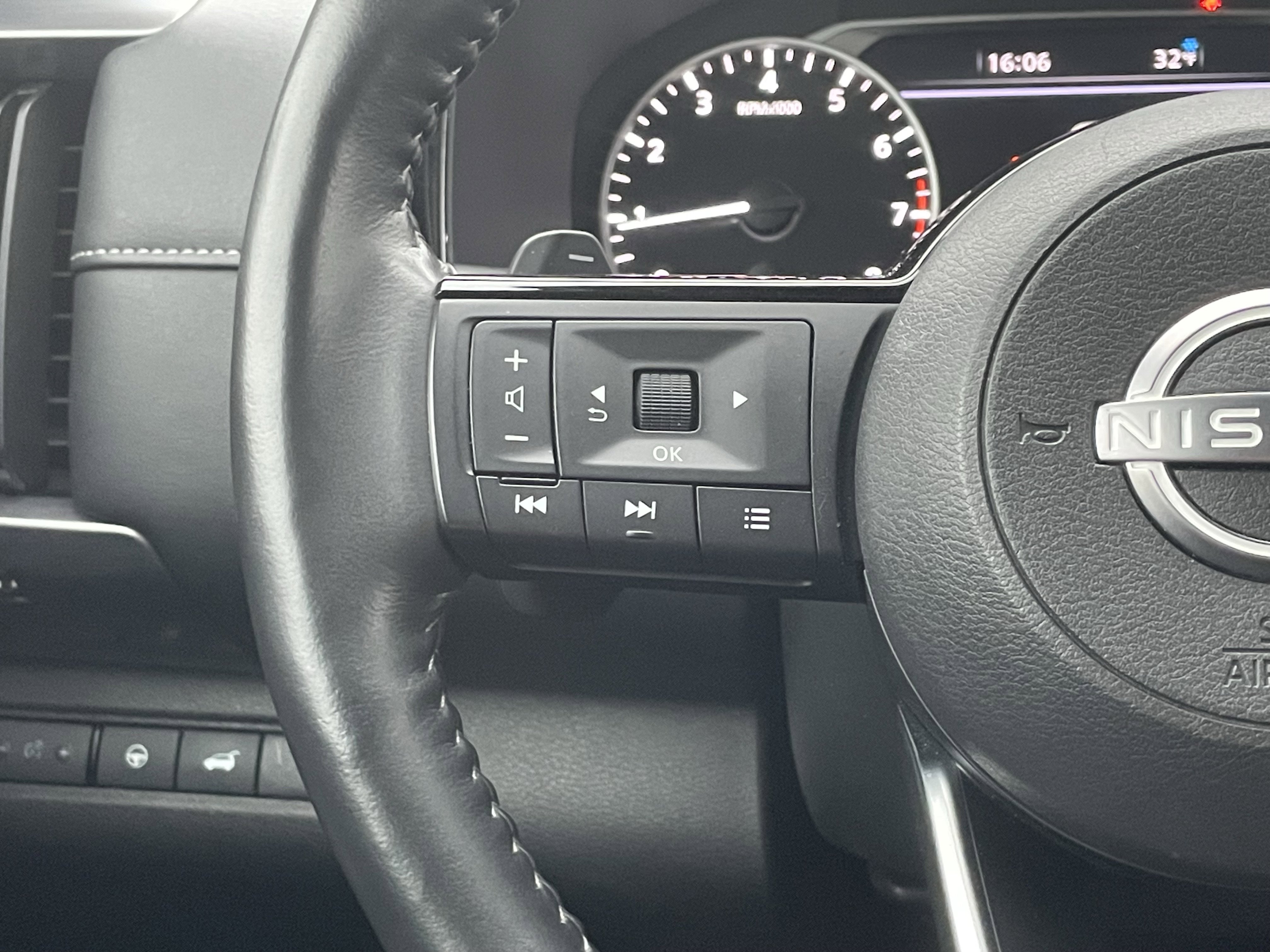 Used 2024 Nissan Pathfinder SL w/ SL Premium Package image 19