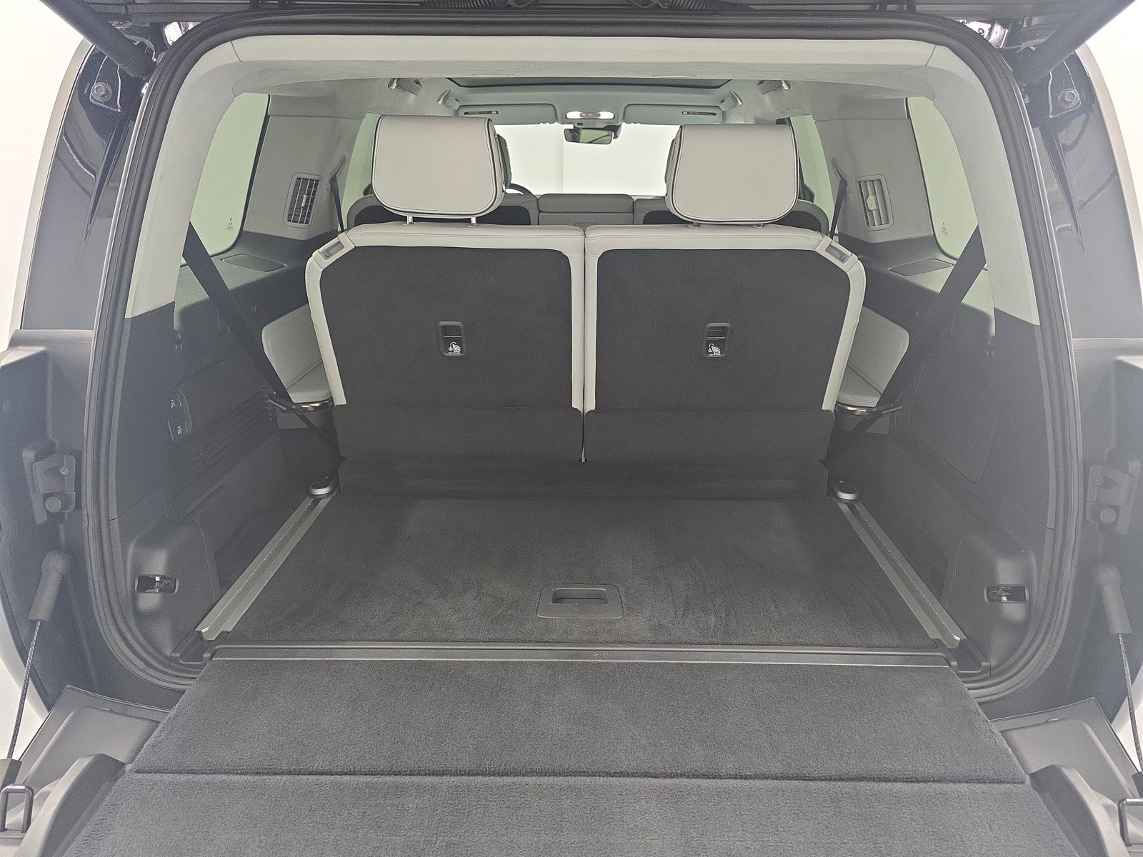 Used 2023 Rivian R1S Adventure AWD/4WD image 15