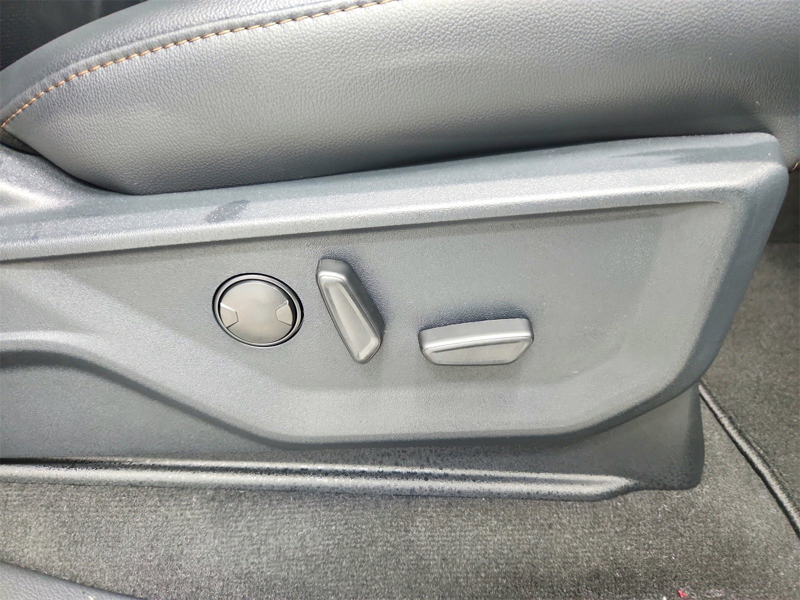 New 2026 Ford F250 Lariat w/ Black Appearance Package image 42