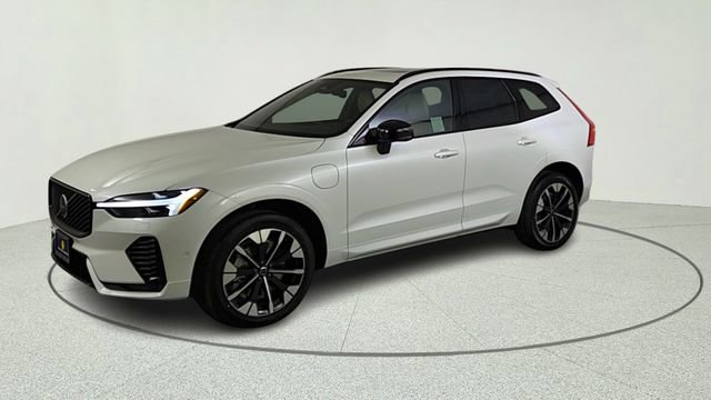 New 2026 Volvo XC60 T8 Plus w/ Climate Package PRO AWD/4WD image 4