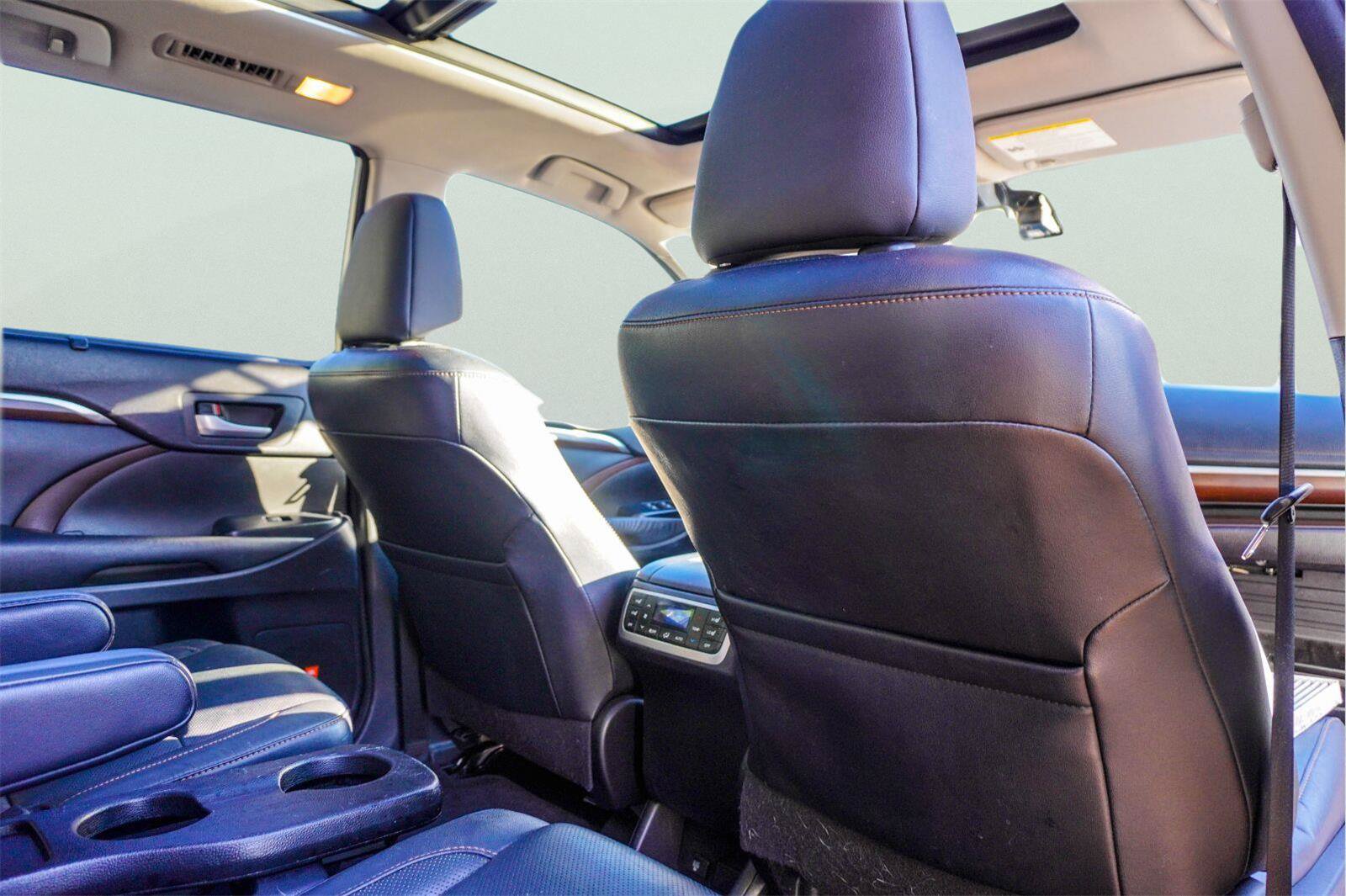 Used 2014 Toyota Highlander Limited Platinum FWD image 13
