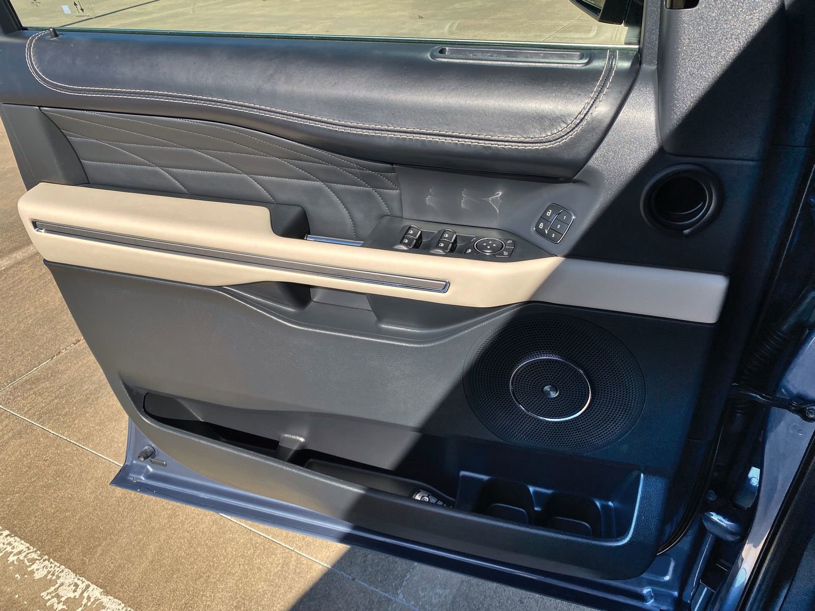 Used 2022 Ford Expedition Max Platinum image 25