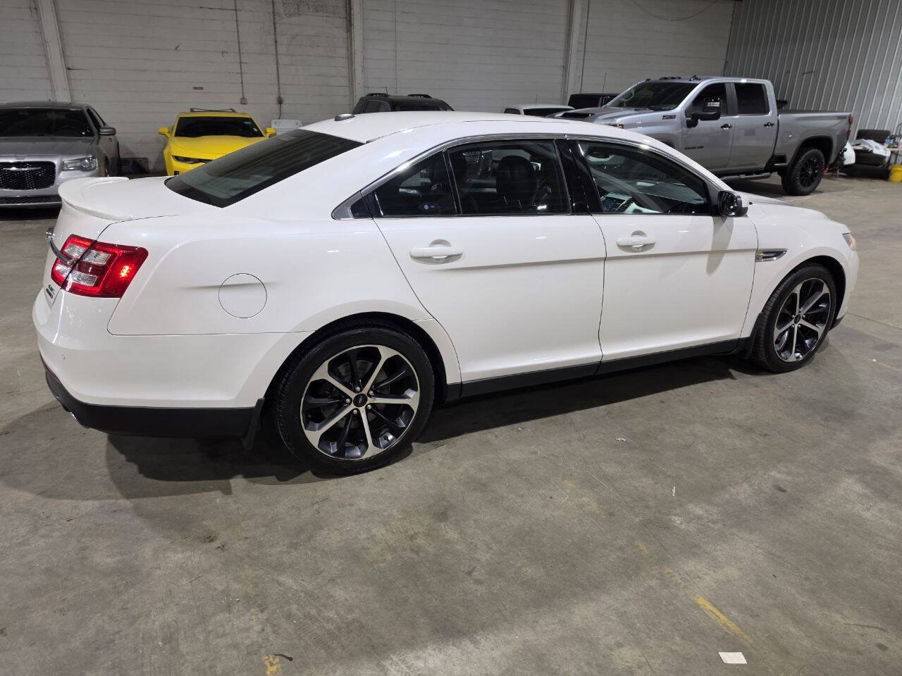 Used 2016 Ford Taurus SEL FWD image 13