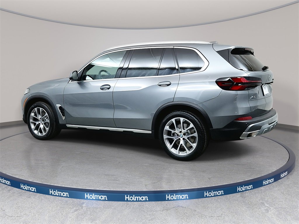 Used 2024 BMW X5 xDrive40i w/ Parking Assistance Package image 3