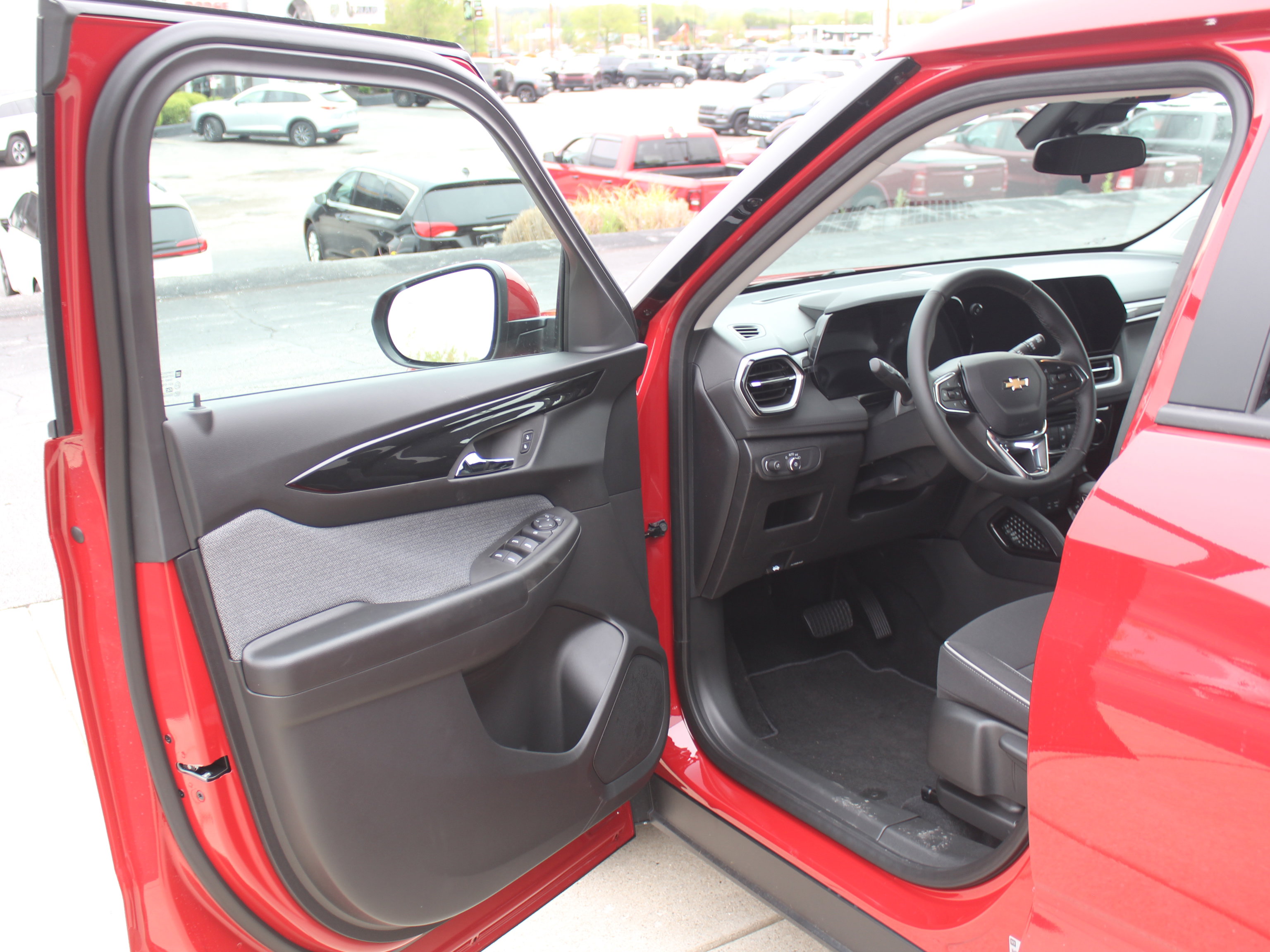 New 2026 Chevrolet TrailBlazer LT w/ LT Cold Weather Package FWD image 8
