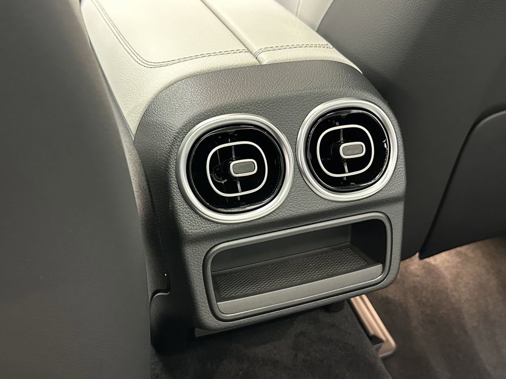 New 2026 Mercedes-Benz C 300 Sedan image 25