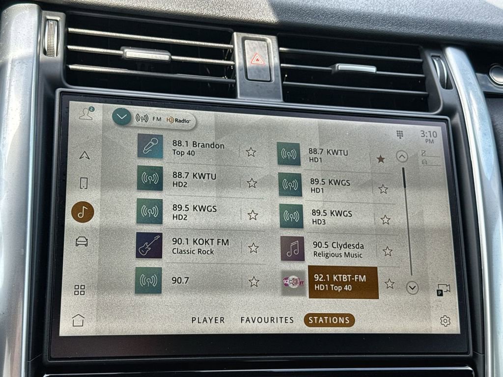 Certified 2025 Land Rover Discovery S image 23