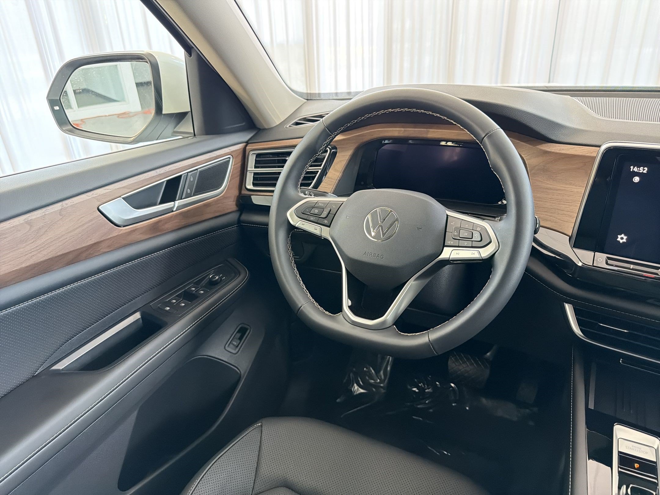 New 2026 Volkswagen Atlas SE FWD image 27