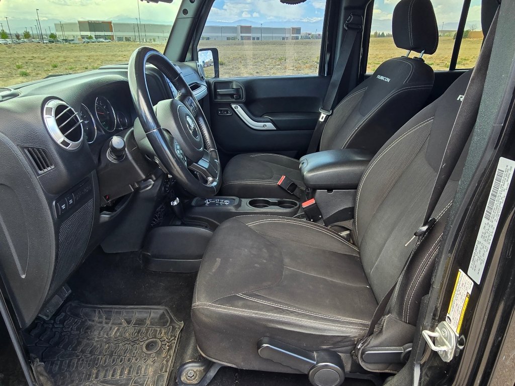 Used 2015 Jeep Wrangler Unlimited Rubicon w/ Connectivity Group image 12