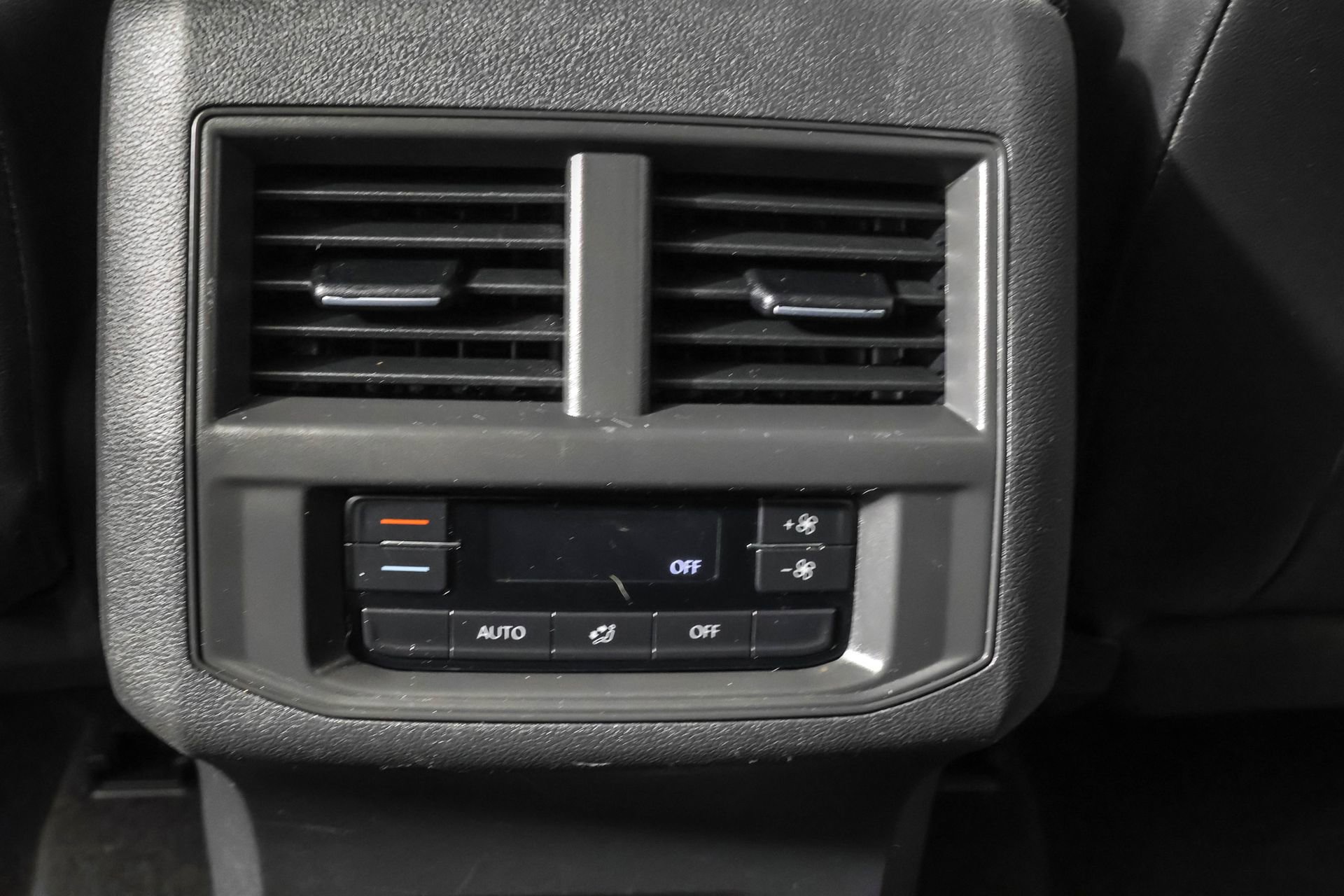 Used 2022 Volkswagen Atlas SE image 38