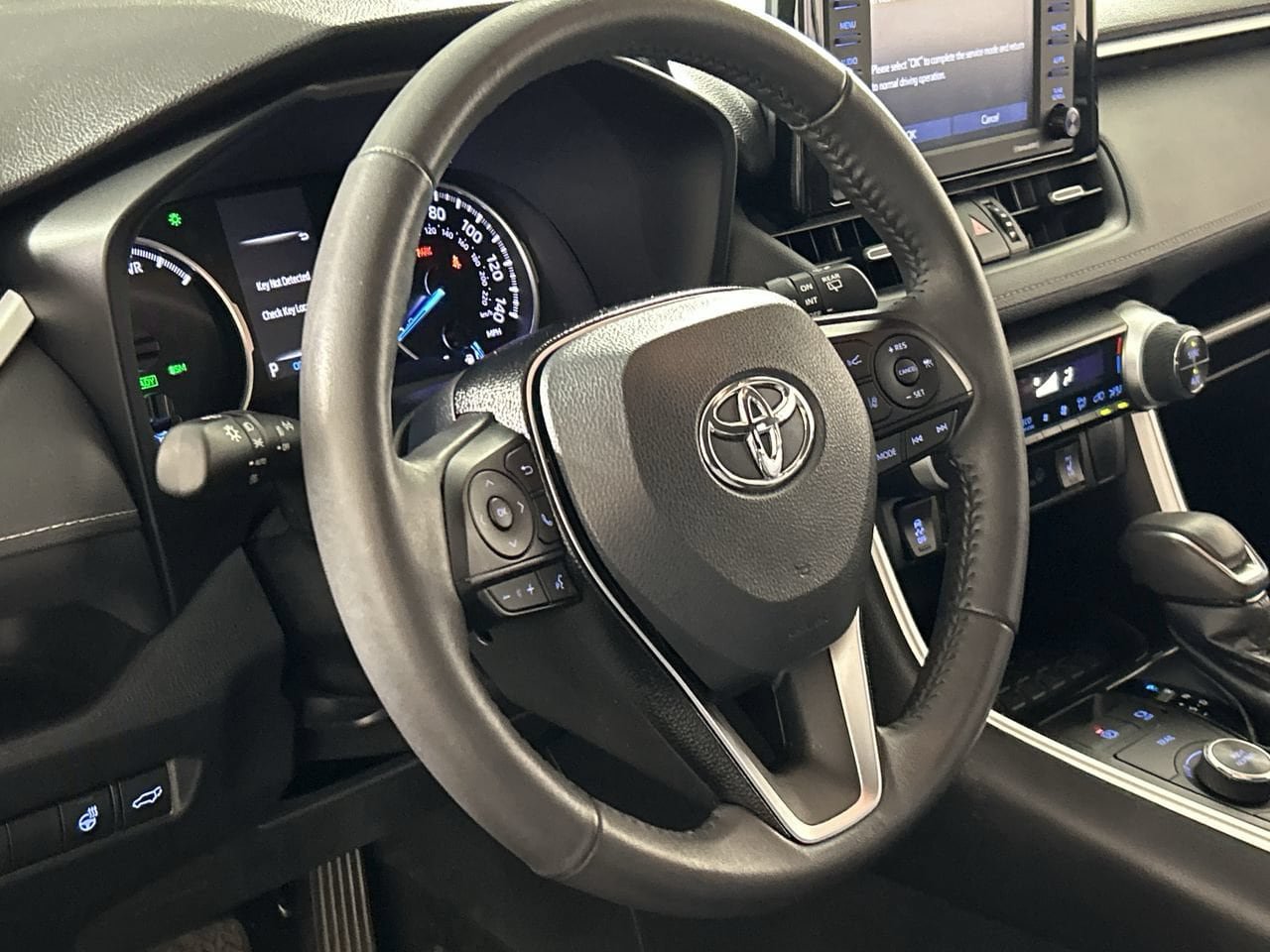 Used 2021 Toyota RAV4 XLE Premium AWD/4WD image 15