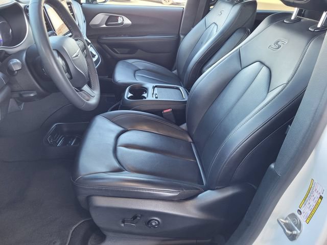 Certified 2024 Chrysler Pacifica Limited FWD image 15
