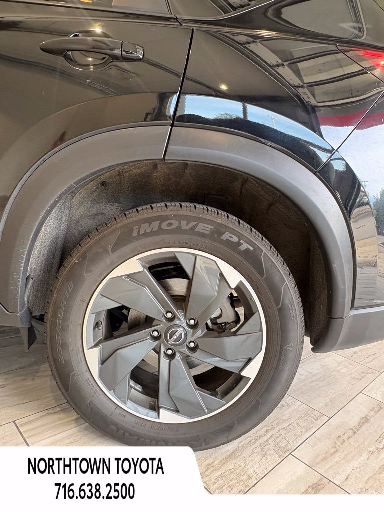 Used 2024 Nissan Rogue SV AWD/4WD image 10